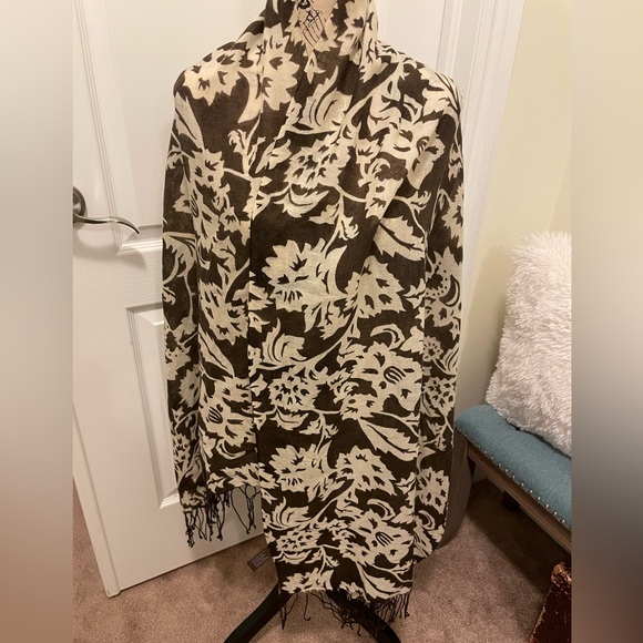 Danier 100% wool lightweight shawl scarf brown and cream - Picture 4 of 12